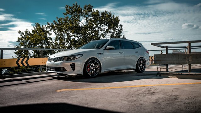 Kia Optima mit Elegance FF550 Felgen | © HS Motorsport