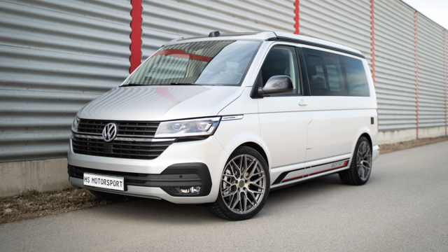 VW T6.1 California mit Elegance Wheels E3 und Twin Monotube Gewindefahrwerk | © Transporter Manufaktur