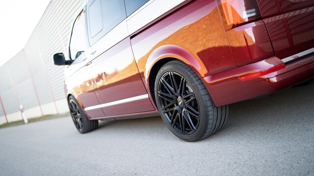 VW T6.1 mit Twin Monotube 20 Zoll und Twin Monotube Gewindefahrwerk Sensitiv | © HS Motorsport